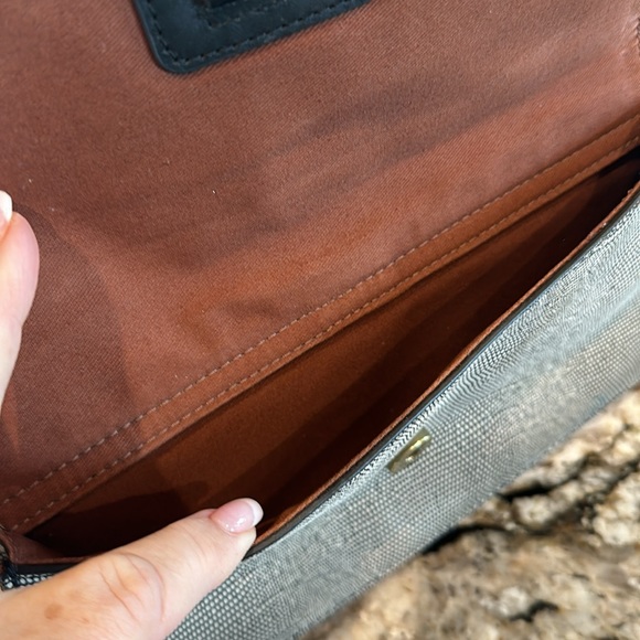 LIKE NEW FOSSIL Crossbody - Picture 3 of 7